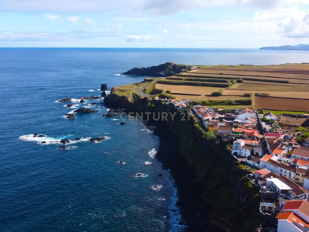 Moradia Histórica para Reabilitação | Primeira Linha de Mar | Fenais da Luz - Image 11