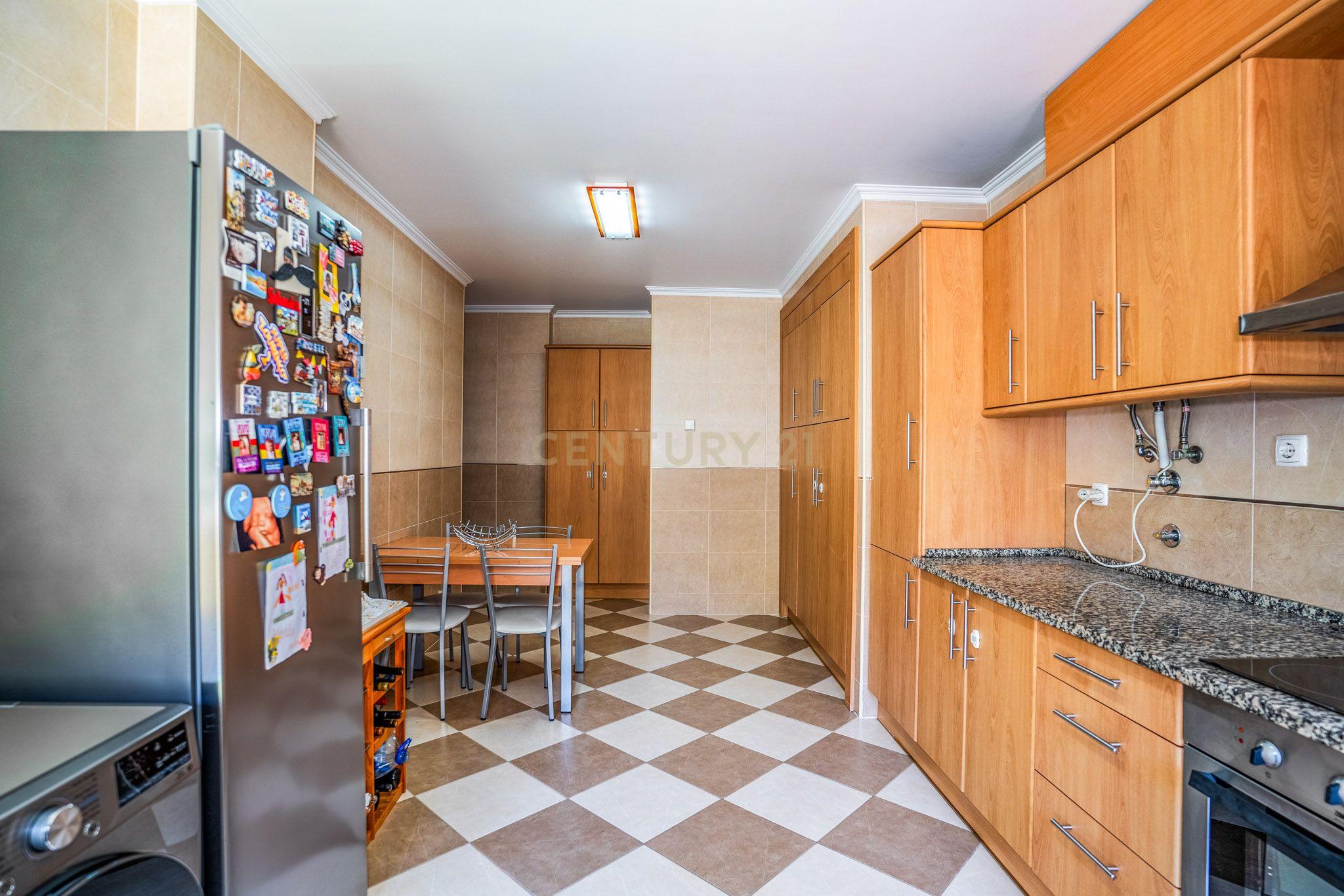 Fotografia 9 de Título : T4 com Garagem Dupla na Cidade Nova – Caldas da Rainha