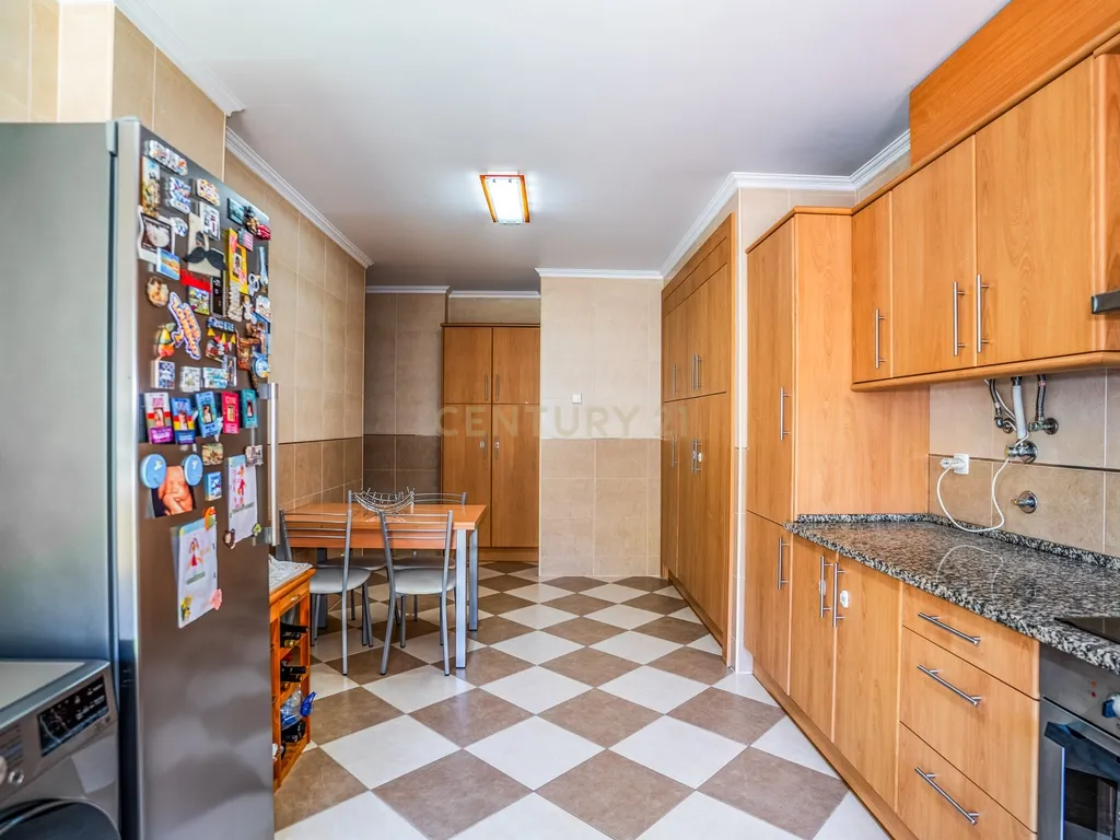 Título : T4 com Garagem Dupla na Cidade Nova – Caldas da Rainha - Image 9