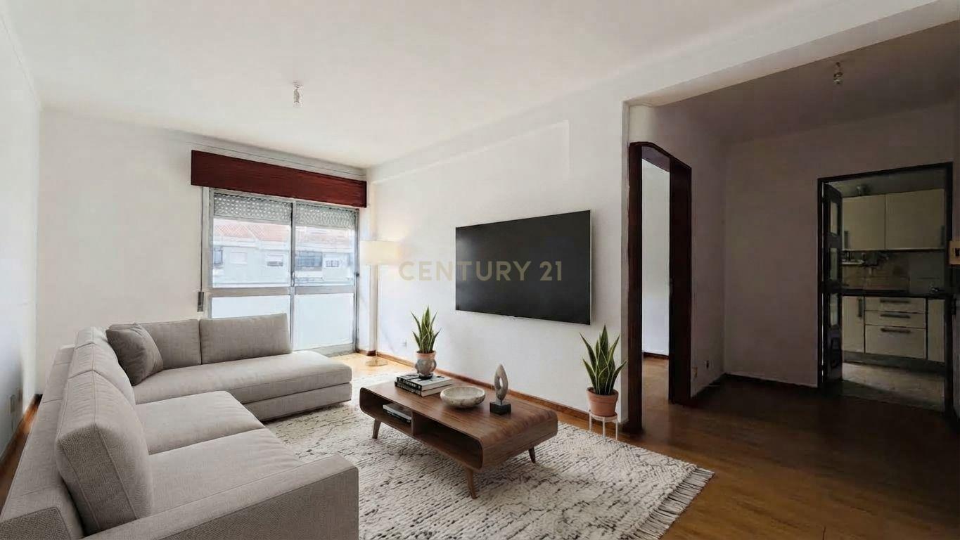 Apartamento T4 com Varanda e Arrecadação, no Centro do Pinhal Novo