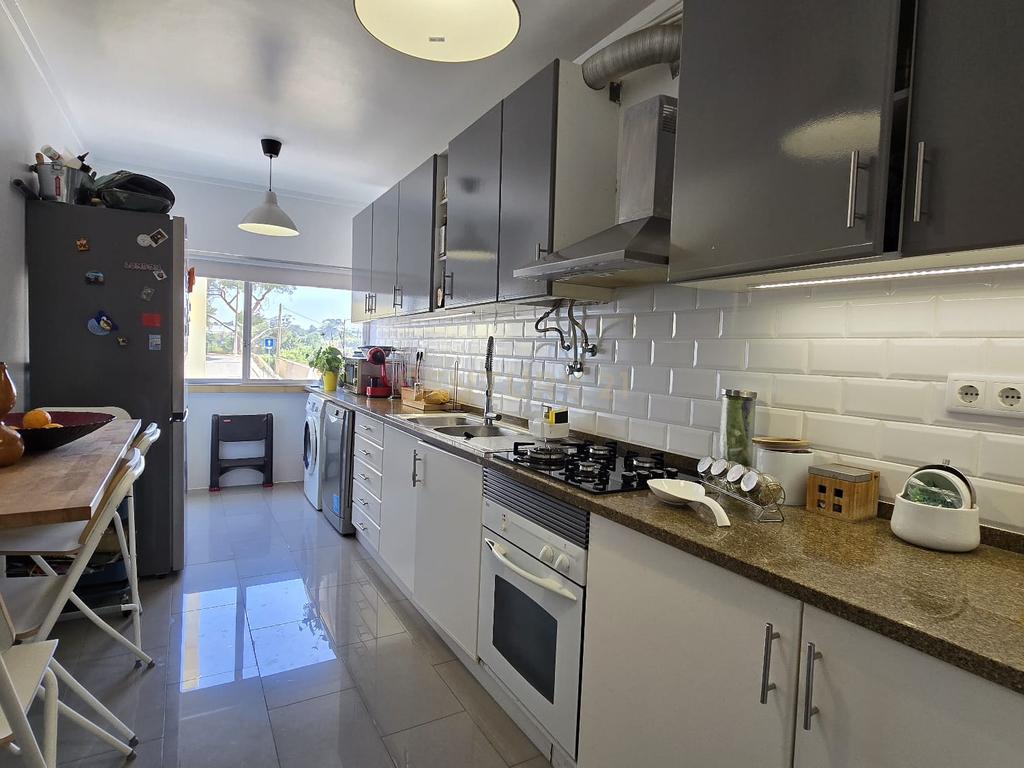 Apartamento T3 Totalmente Remodelado com Varanda e Arrecadação – Vistas Desafogadas - Image 15