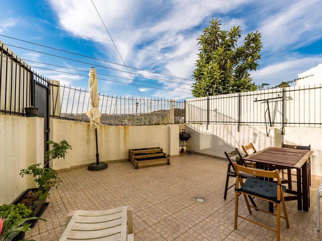 Apartamento T2 em Linda-a-Velha – Remodelado com Terraço e Excelente Localização - Image 19
