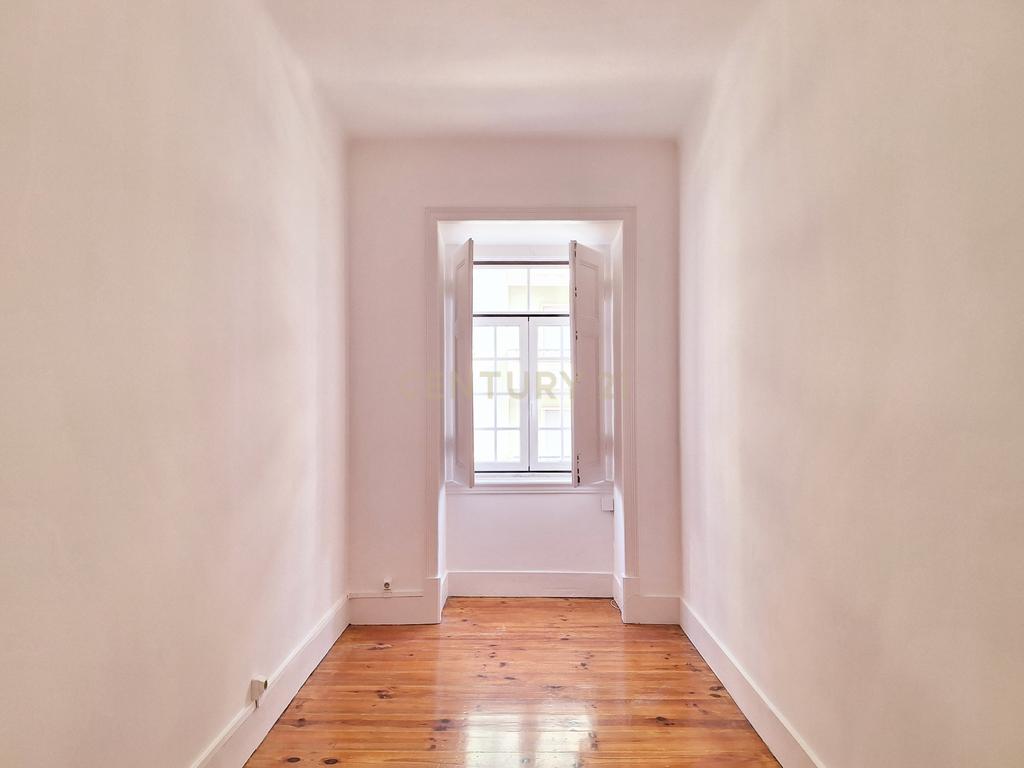  Apartamento T3+2 para Arrendamento em Campolide - Image 12