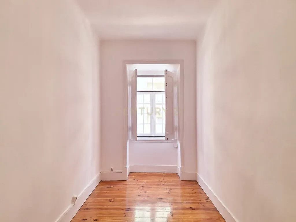 Apartamento T3+2 para Arrendamento em Campolide - Image 12