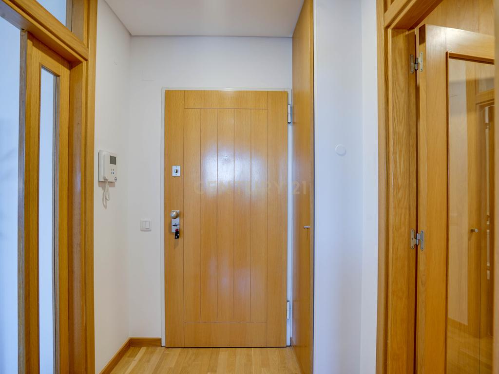 Apartamento T1 com Vista Panorâmica sobre o Rio Tejo – Parque das Nações, Lisboa - Image 17