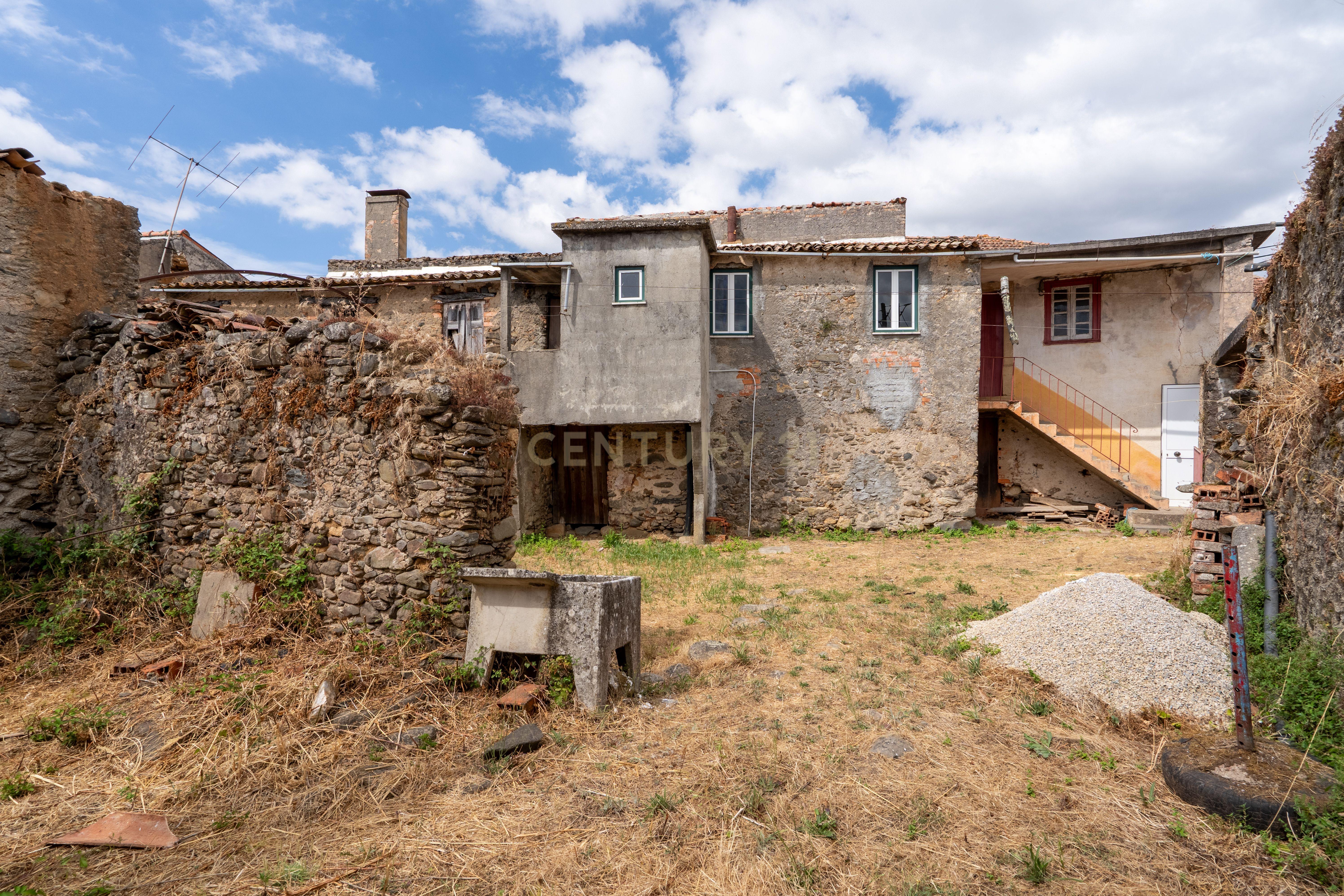 Fotografia 9 de Casa Antiga para Recuperar em Miranda do Corvo, Coimbra