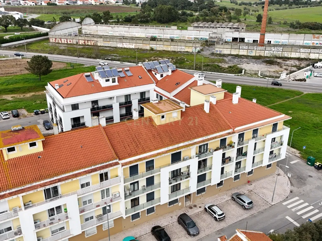 Apartamento T3 com Duas Varandas e Arrecadação, no Pinhal Novo - Image 35