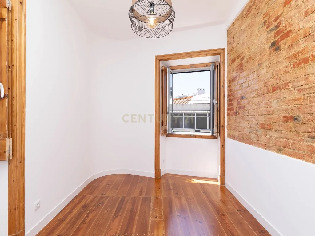 Apartamento T3 transformado em t2, totalmente remodelado - coração de Lisboa - Image 8