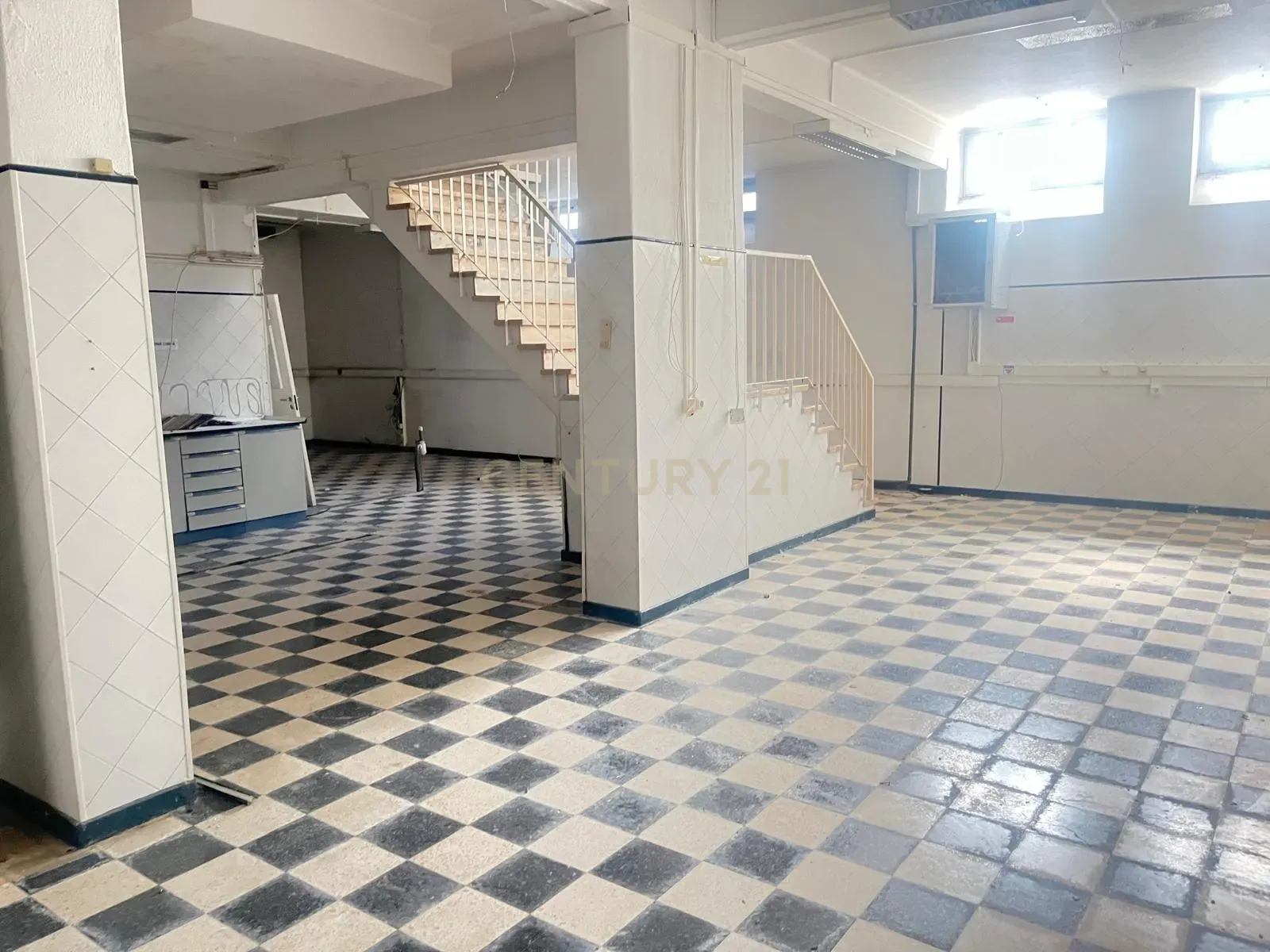 Fotografia 9 de Loja em Benfica, Lisboa - 188m² com 3 casas de banho.