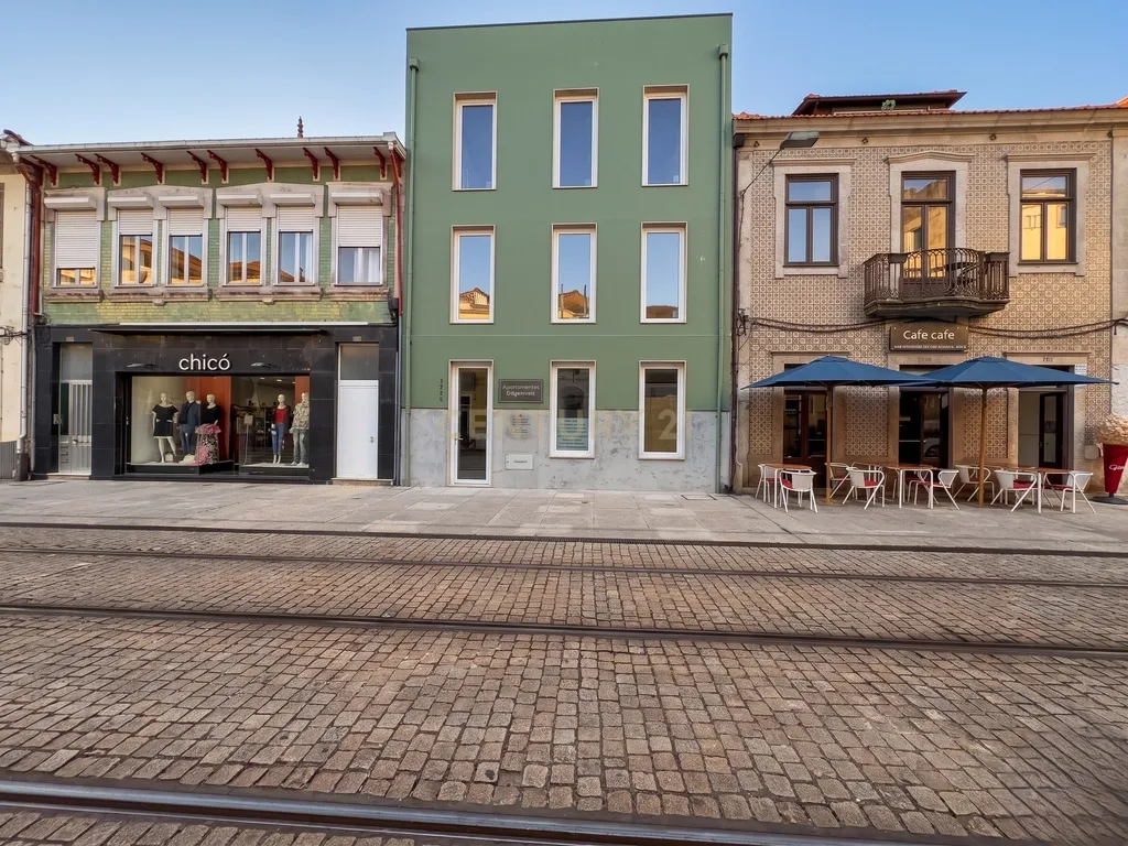 T0 Novo | Localização Exclusiva na Rua Brito Capelo, Matosinhos, Porto - Image 1