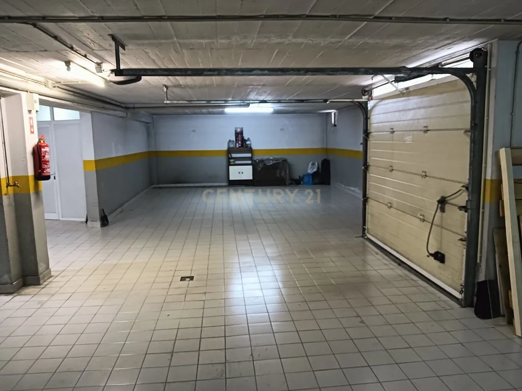 T3 com Suite/Garagem e Arrecadação - Vialonga - Image 76