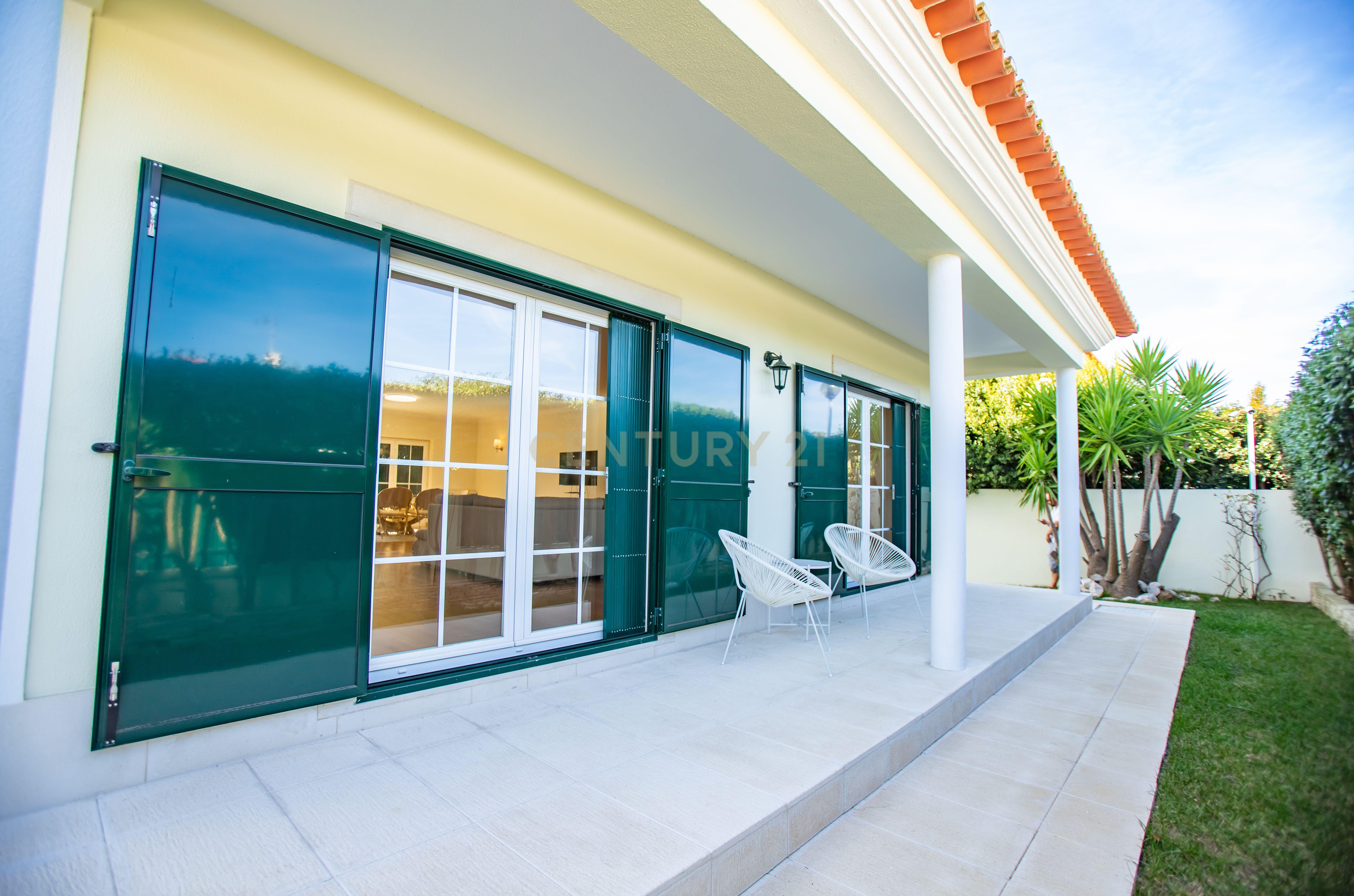 Moradia isolada na Areia , com 627 m2 de área total, piscina e jardim. - Image 27
