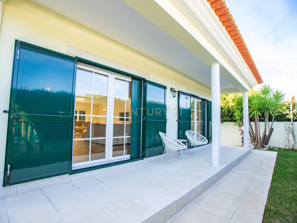 Moradia isolada na Areia , com 627 m2 de área total, piscina e jardim. - Image 27