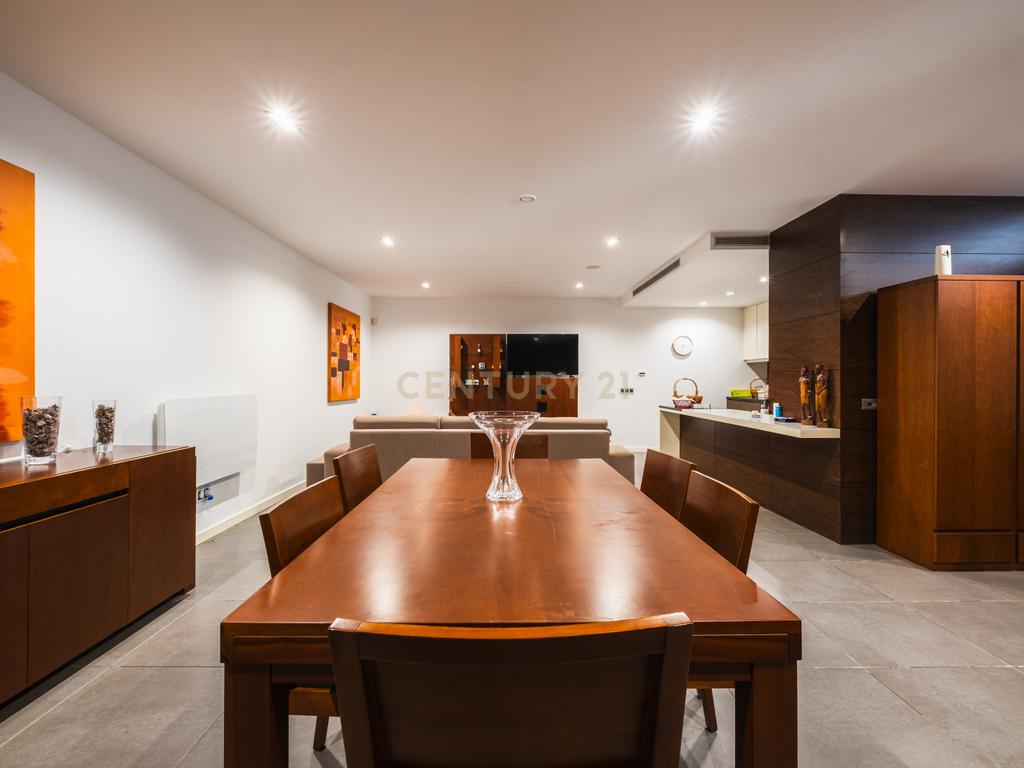 Luxuosa Moradia T4 com Piscina e Vista Panorâmica em Lousada - Image 50