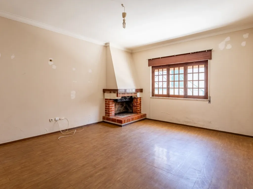Espaçosa Moradia T3 em Azambuja, Lisboa - Image 9