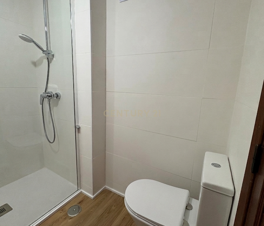T2 remodelado com garagem em Cascais - Image 21