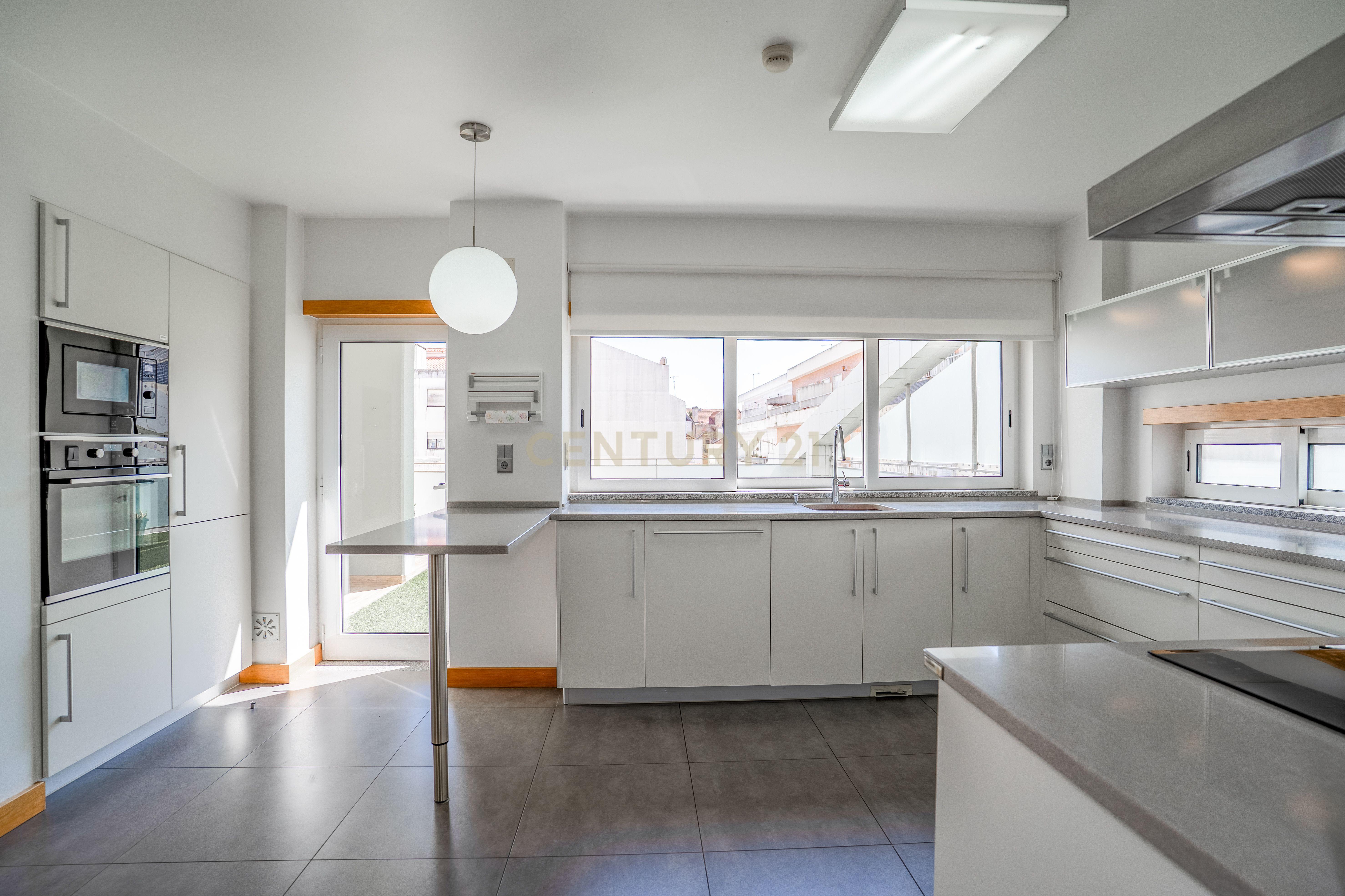 Fotografia 10 de Apartamento T4 Premium com Terraço na Avenida da Independência