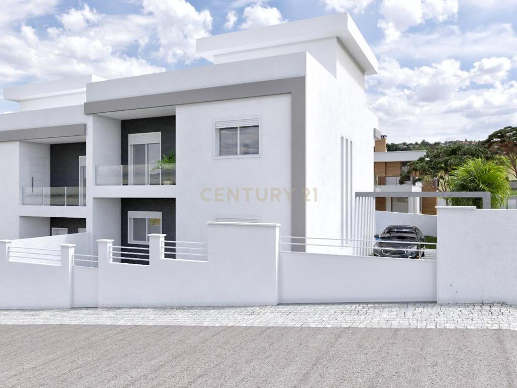 Moradia T4 com piscina - Image 6