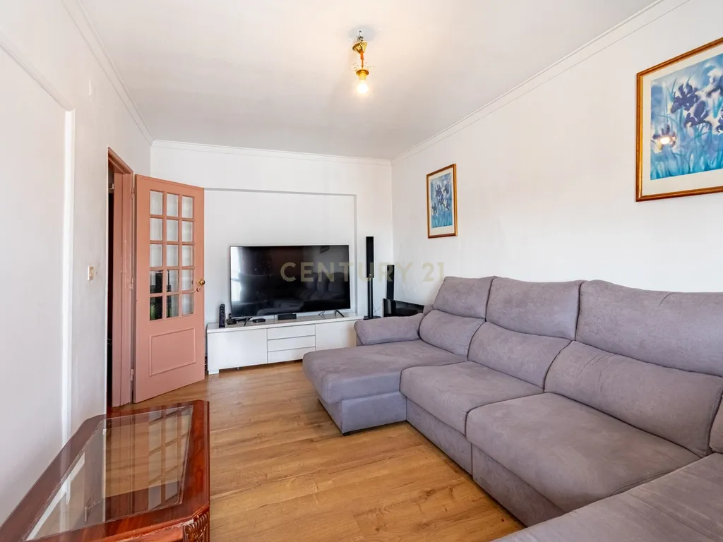 Apartamento T2+1 na Arroja com Varanda e Elevador - Image 6