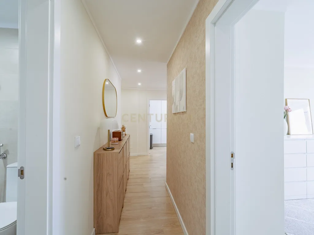 Apartamento T2 Remodelado na Torre da Marinha - Image 14