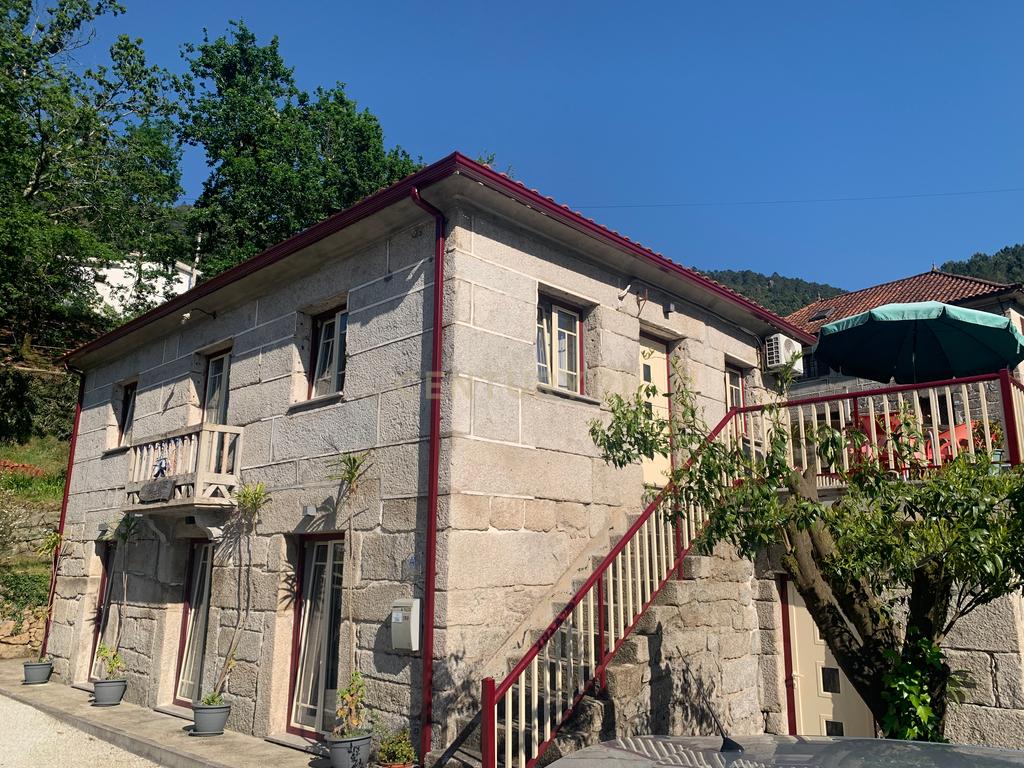  Magnífica Casa com 3 Apartamentos na Vila do Gerês  - Image 8