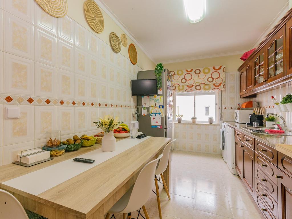 Apartamento T2 em Santa Marta do Pinhal – Corroios - Image 2