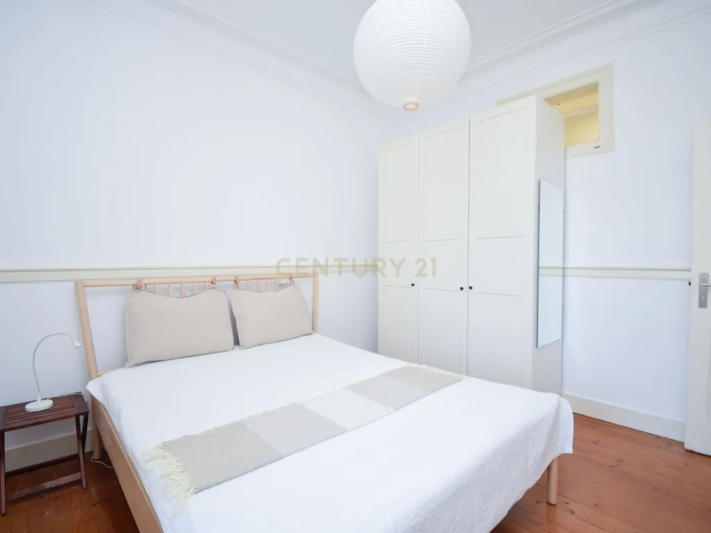 Apartamento T2+1 Renovado no Coração de Campo de Ourique - Image 15