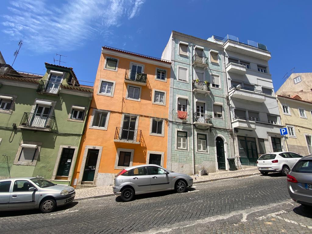 Apartamento T2 no centro de Lisboa - São Vicente, com um pequeno logradouro. - Image 29