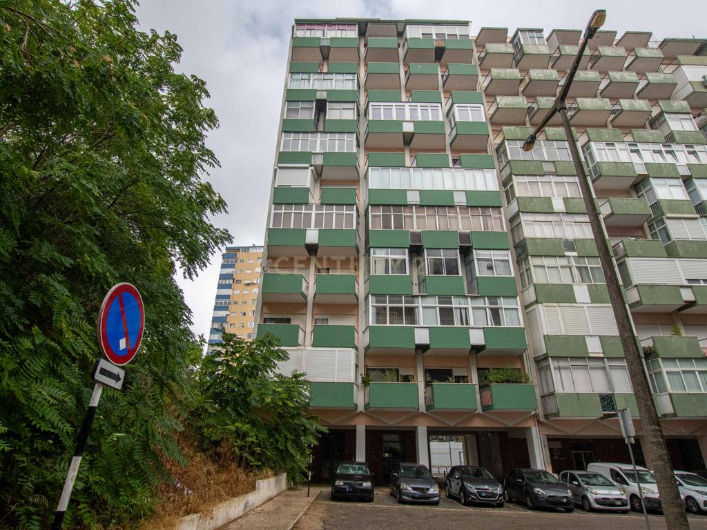 T3 Totalmente Remodelado com Vista Rio | Cacilhas, Almada - Image 23