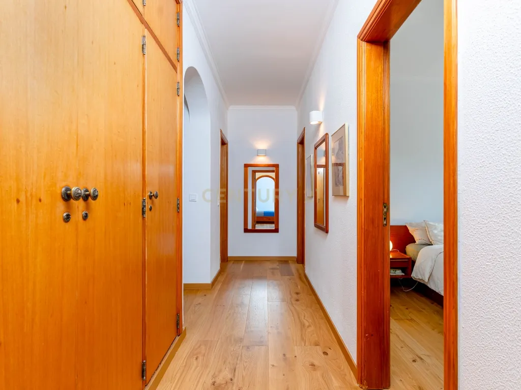 Viver com Elegância entre o Litoral e a Cidade – Uma Casa Sustentável em Colares, Portugal - Image 32