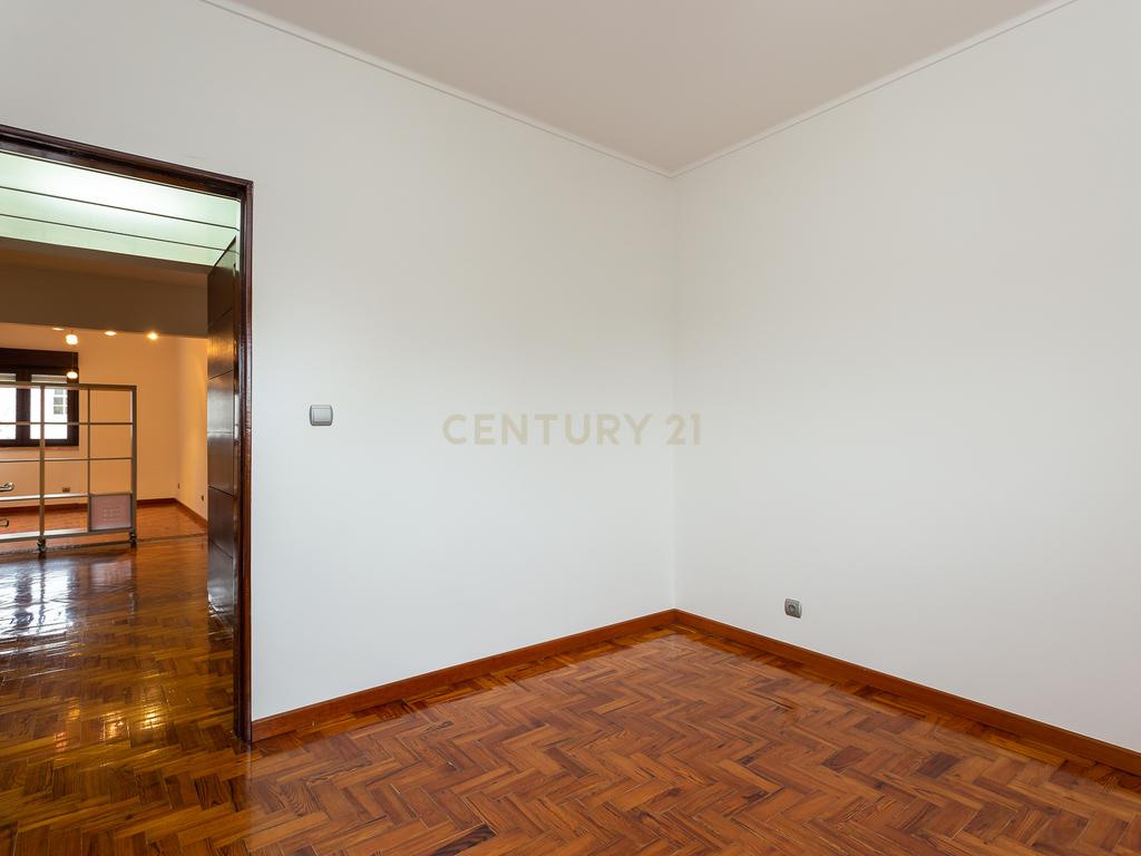 Apartamento T2 em Sacavém, Loures - Oportunidade Única! - Image 18