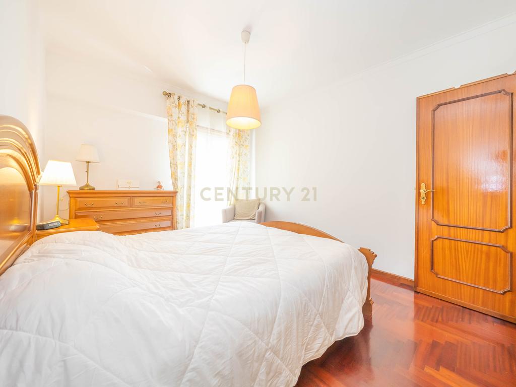 Apartamento T2, com Parqueamento e Arrecadação, em Caneças - Image 13