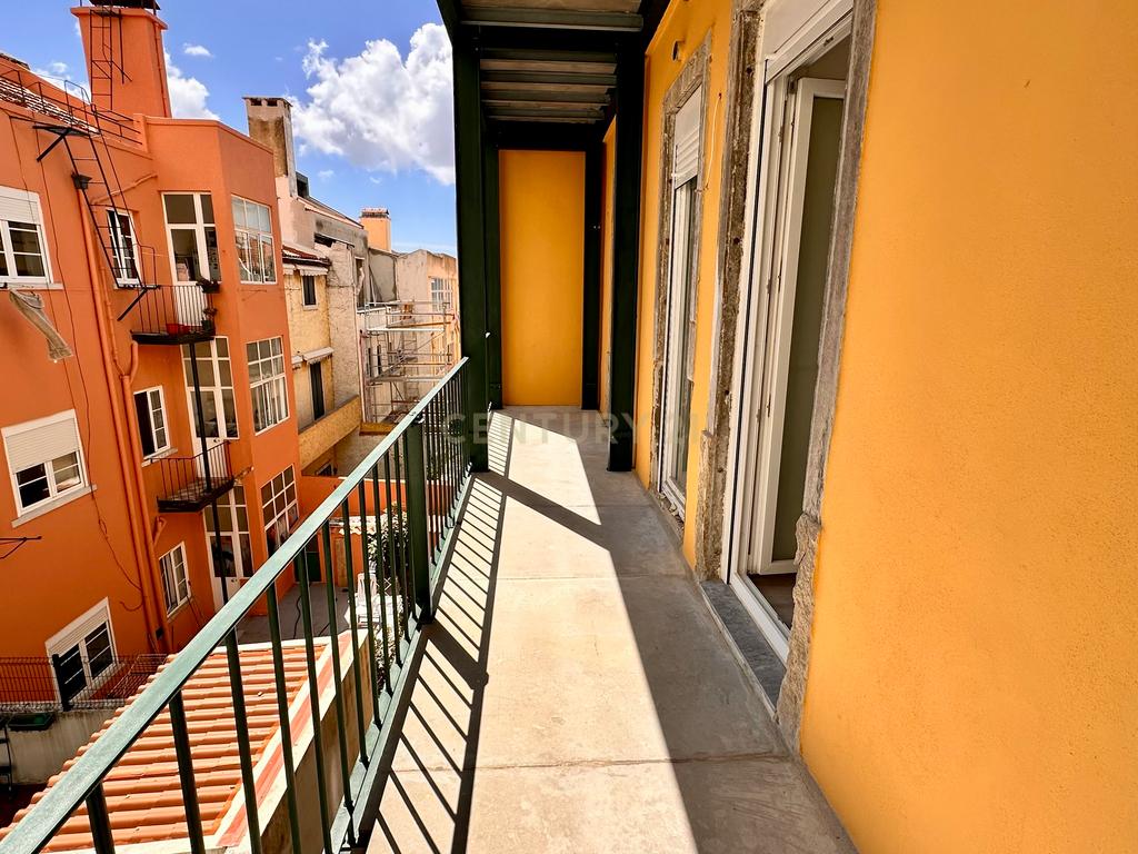 Venda T3 na Estrela - APARTAMENTO INTEGRALMENTE REMODELADO COM VARANDA GENEROSA - Image 20