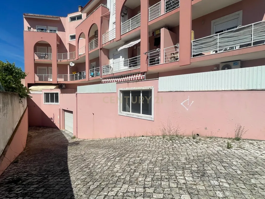 Apartamento T3, com Varandas e 3 Lugares de estacionamento, no Pinhal Novo - Image 28
