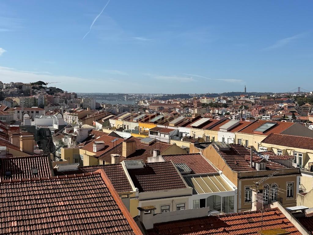 T4 em Arroios para remodelação com vista sobre Lisboa - Lisboa - Image 38