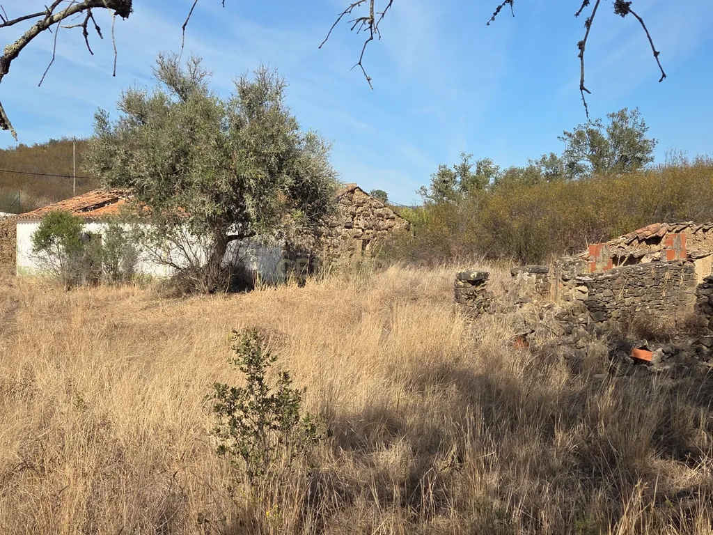 TERRENO COM RUINA EM SÃO BARTOLOMEU DE MESSINES - Image 4