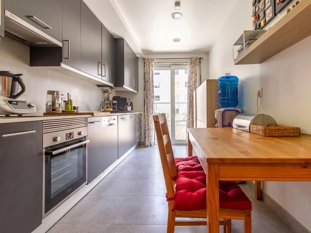 Apartamento T2 moderno com lugar de garagem, Quinta do Património (Sacavém) - Image 2