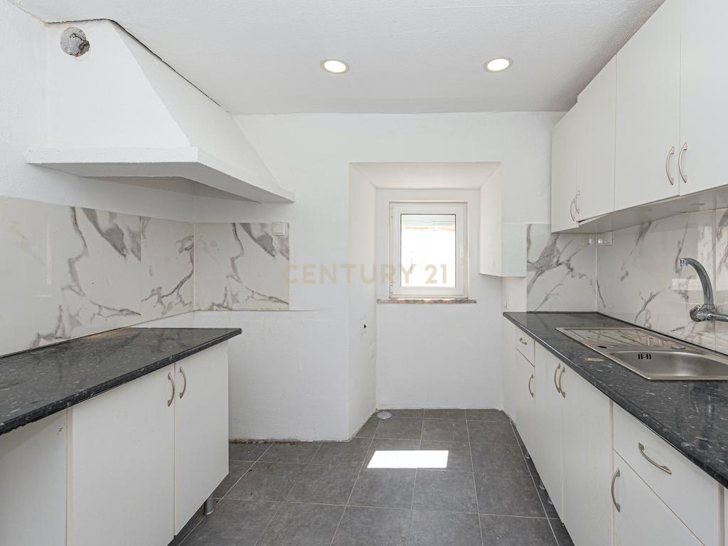 Moradia com 136 m2 de área útil localizada na Rua da Capela, Idanha Belas - Image 4