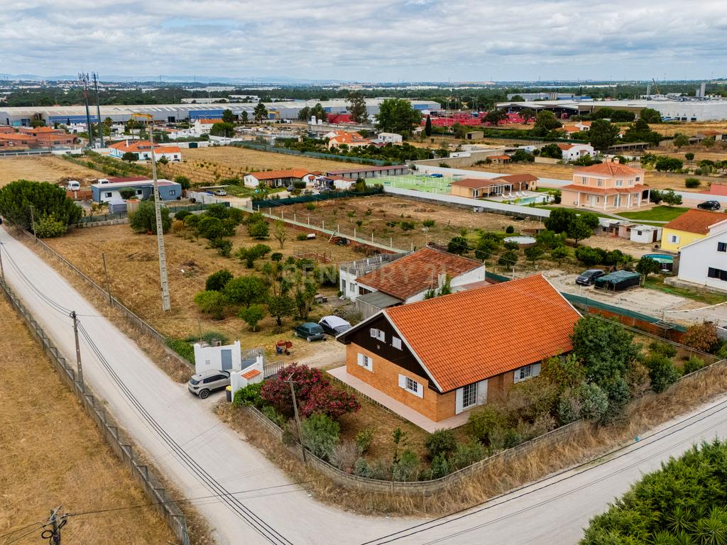Moradia térrea T3 impecável num terreno de 3954m2 e anexo em Azeitão - Image 8