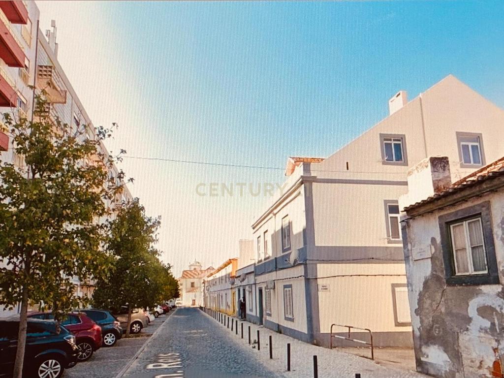 Oportunidade no Barreiro — T1 junto ao Rio remodelado - Image 14