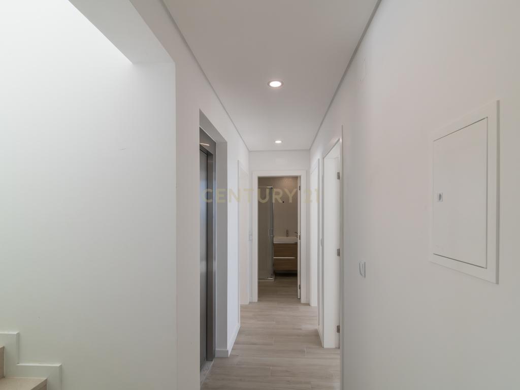 Condomínio Villas d’Ouro – Exclusividade e Conforto no Coração de Sesimbra - Image 38