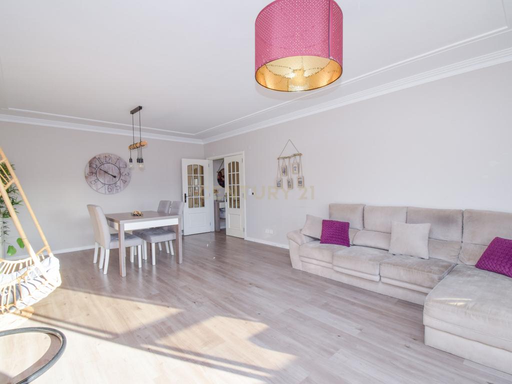 Apartamento T3 com garagem, em São Domingos de Rana, Cascais, - Image 1