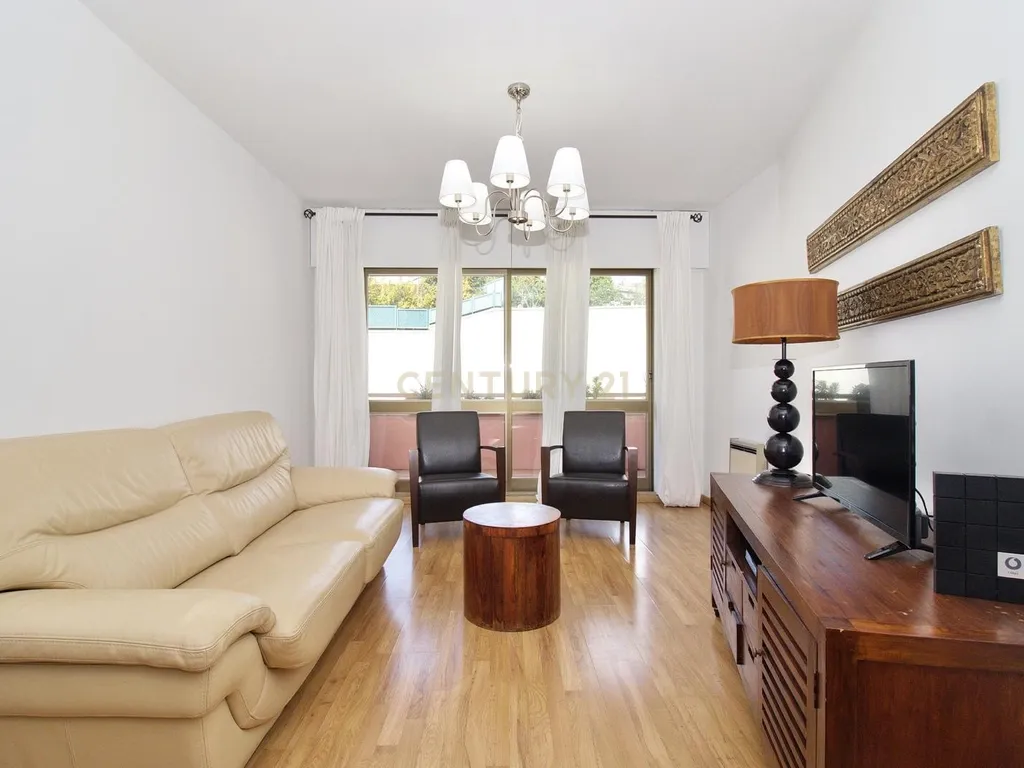 Apartamento T2 com Jardim e Piscina - Image 3