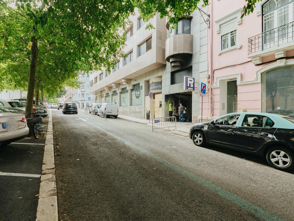 Apartamento Renovado em Avenidas Novas, Lisboa - Image 3