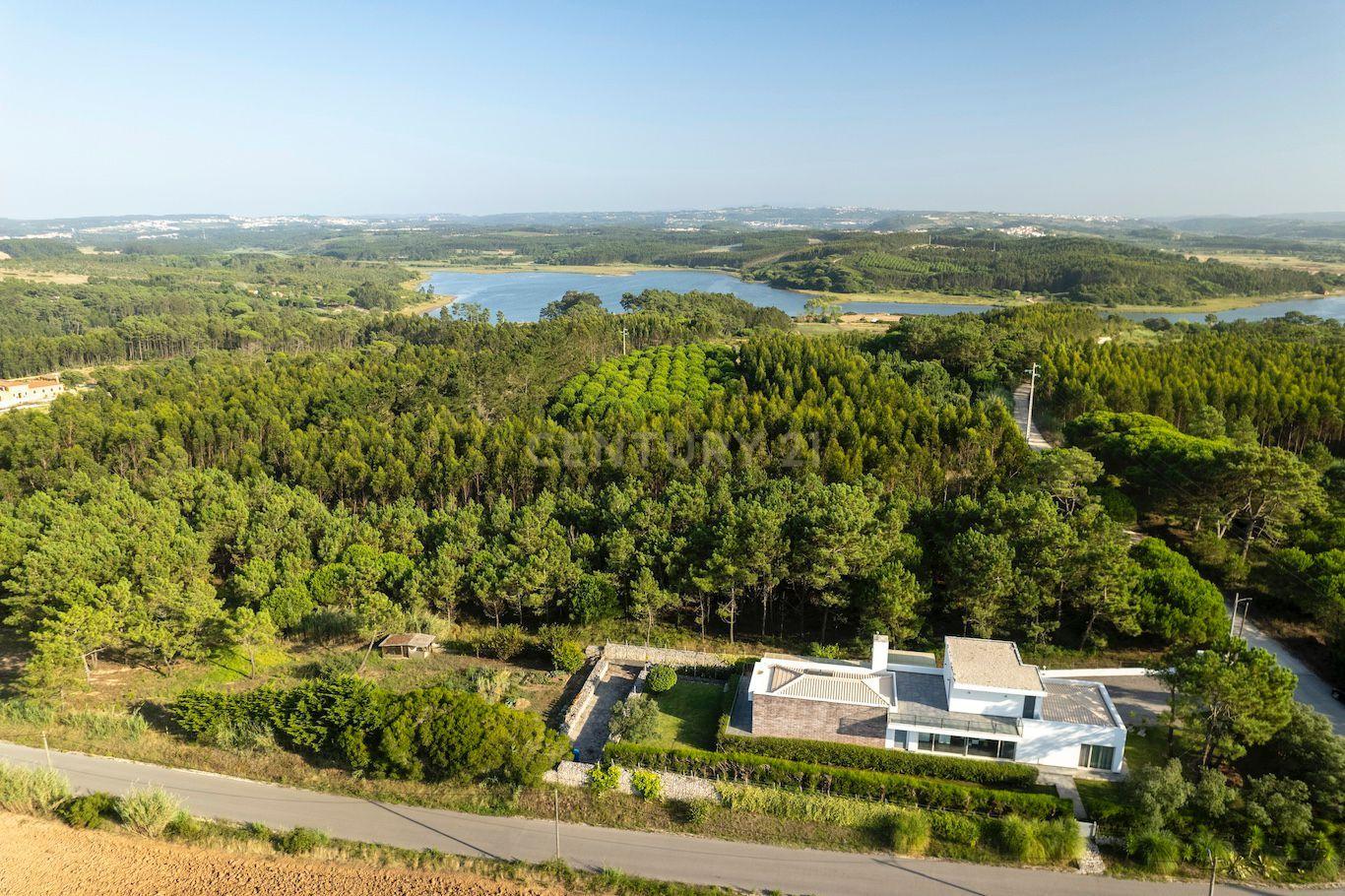 Fotografia 8 de Moradia T3 na encosta da Lagoa de Óbidos