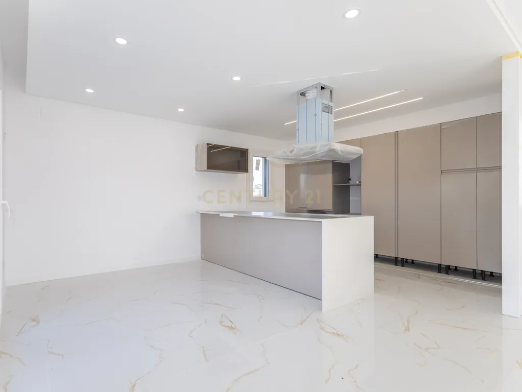 Carisma e boas áreas na sua Moradia Nova T4 Suites!!! no Pinhal do General - Image 26