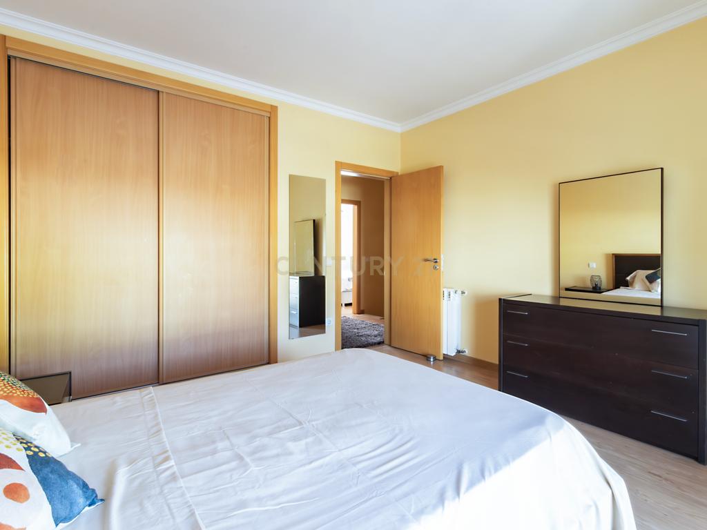 Moradia T4 com Piscina Privativa na Marinha Grande - Image 21