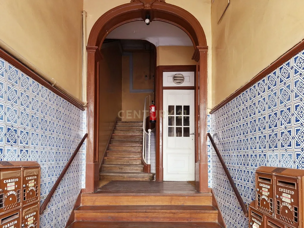 Apartamento T3+2 para Arrendamento em Campolide - Image 32