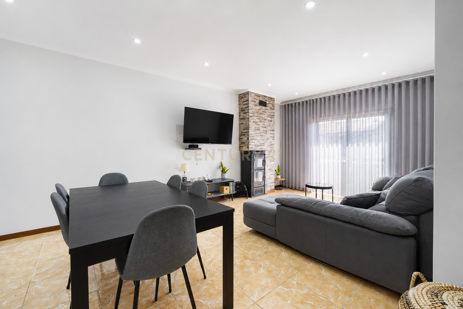 Fotografia 11 de Apartamento T2 em Vila Nova de Gaia com Garagem e Elevador
