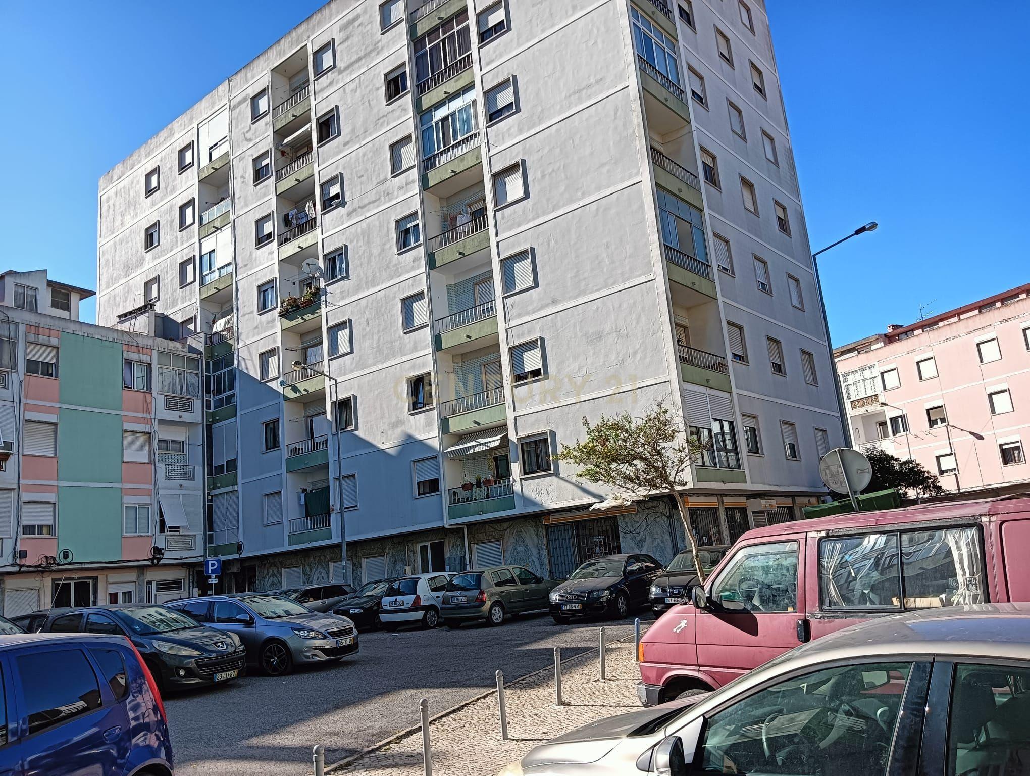 Oportunidade T1 Queluz - Zona Palácio - Image 2